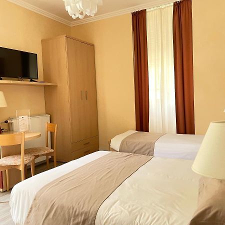 Le Mirval Hotel La Brigue Bagian luar foto