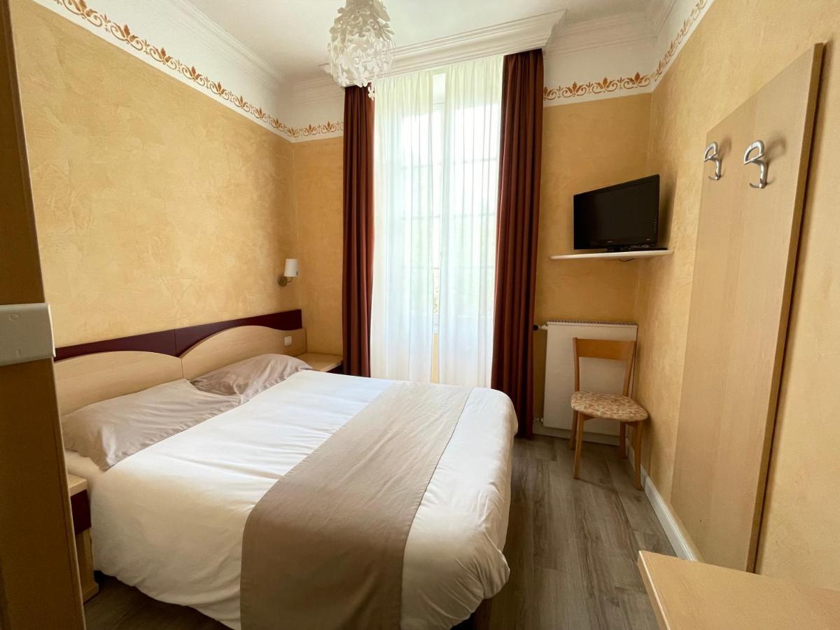 Le Mirval Hotel La Brigue Bagian luar foto