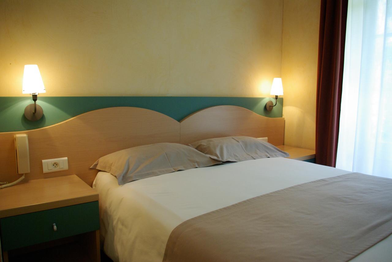 Le Mirval Hotel La Brigue Bagian luar foto
