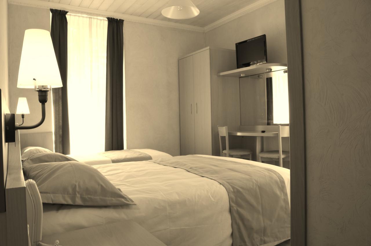 Le Mirval Hotel La Brigue Bagian luar foto