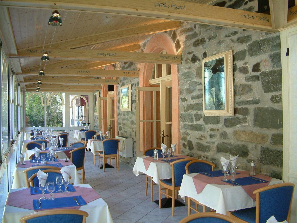 Le Mirval Hotel La Brigue Bagian luar foto