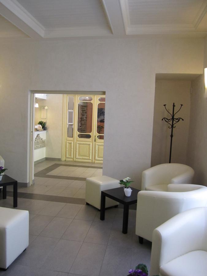 Le Mirval Hotel La Brigue Bagian luar foto