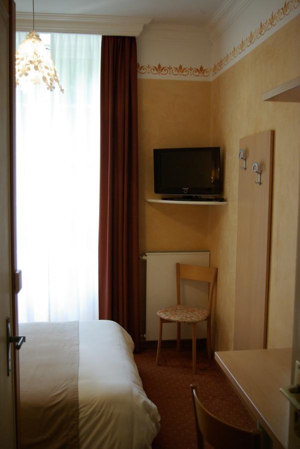Le Mirval Hotel La Brigue Bagian luar foto