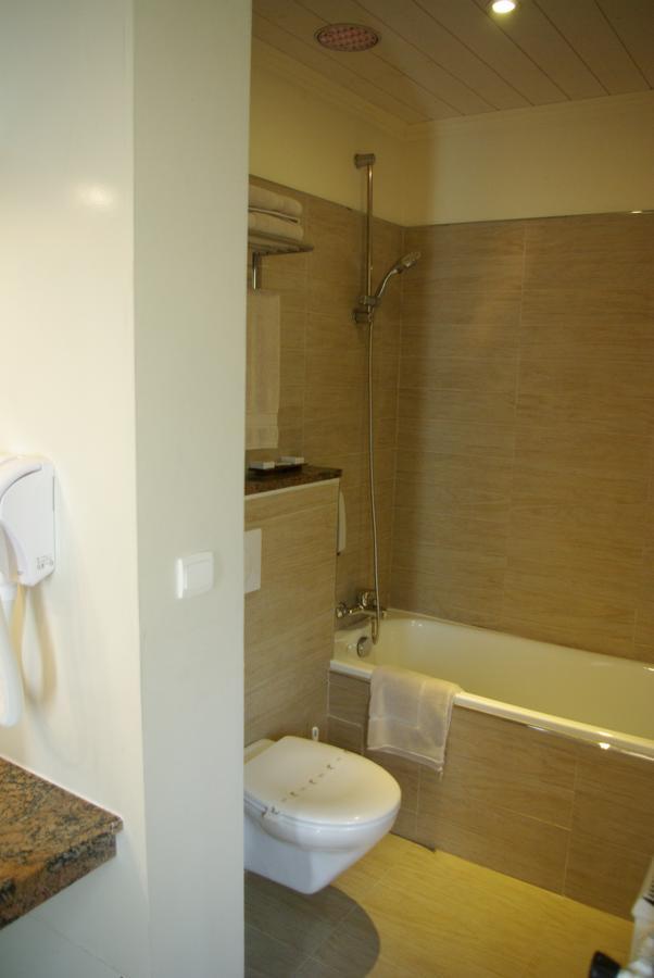 Le Mirval Hotel La Brigue Bagian luar foto