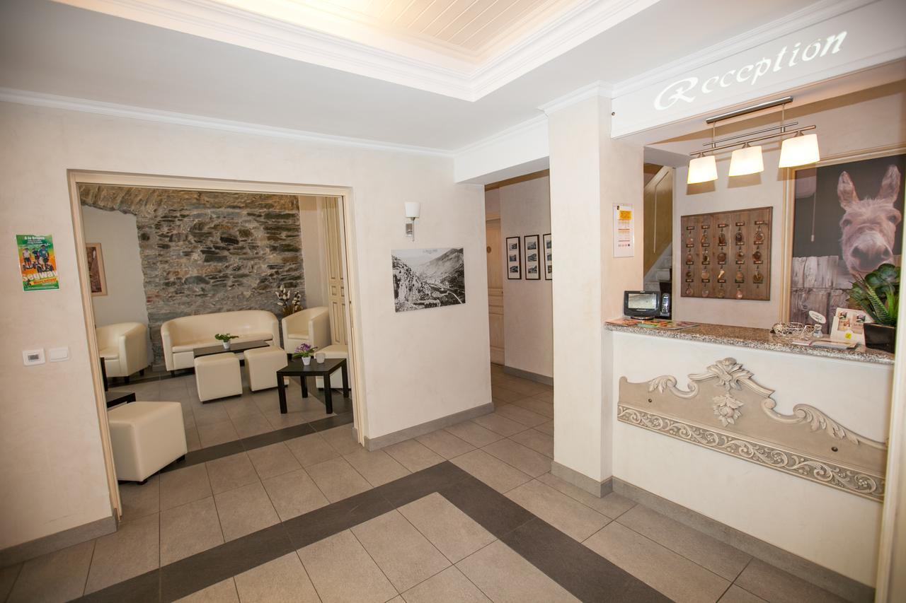 Le Mirval Hotel La Brigue Bagian luar foto