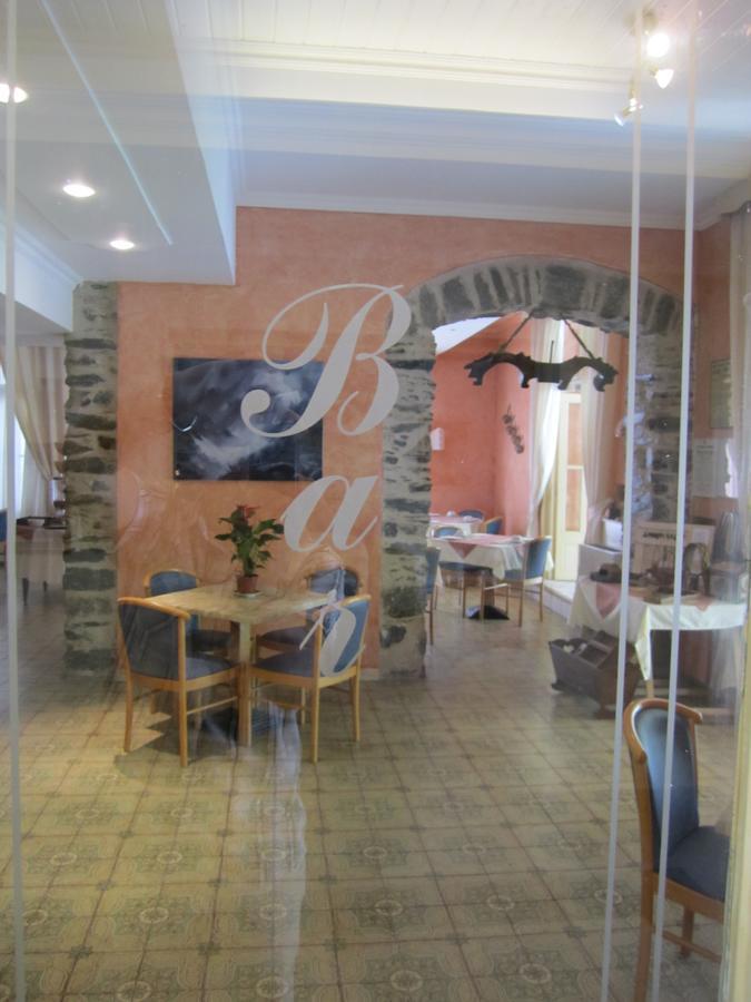 Le Mirval Hotel La Brigue Bagian luar foto