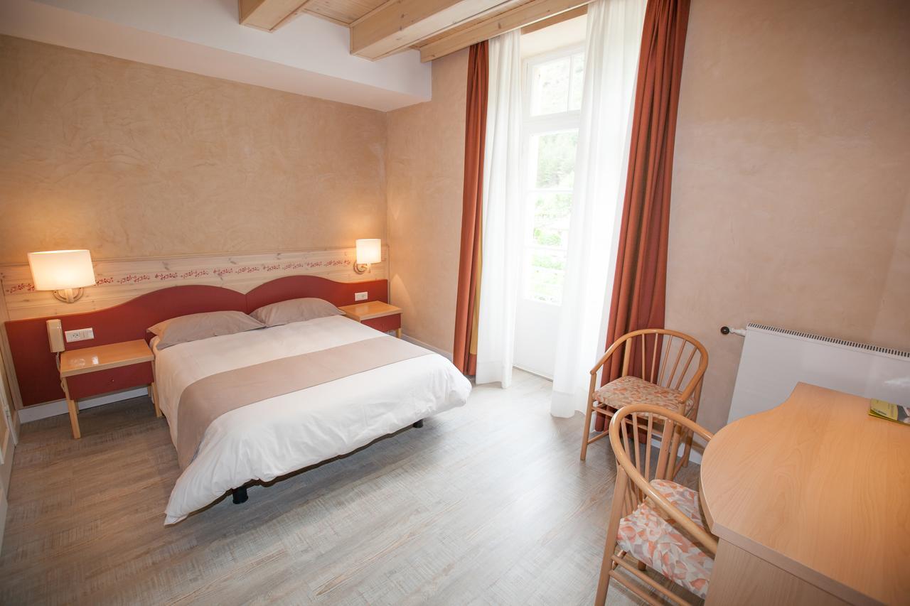 Le Mirval Hotel La Brigue Bagian luar foto