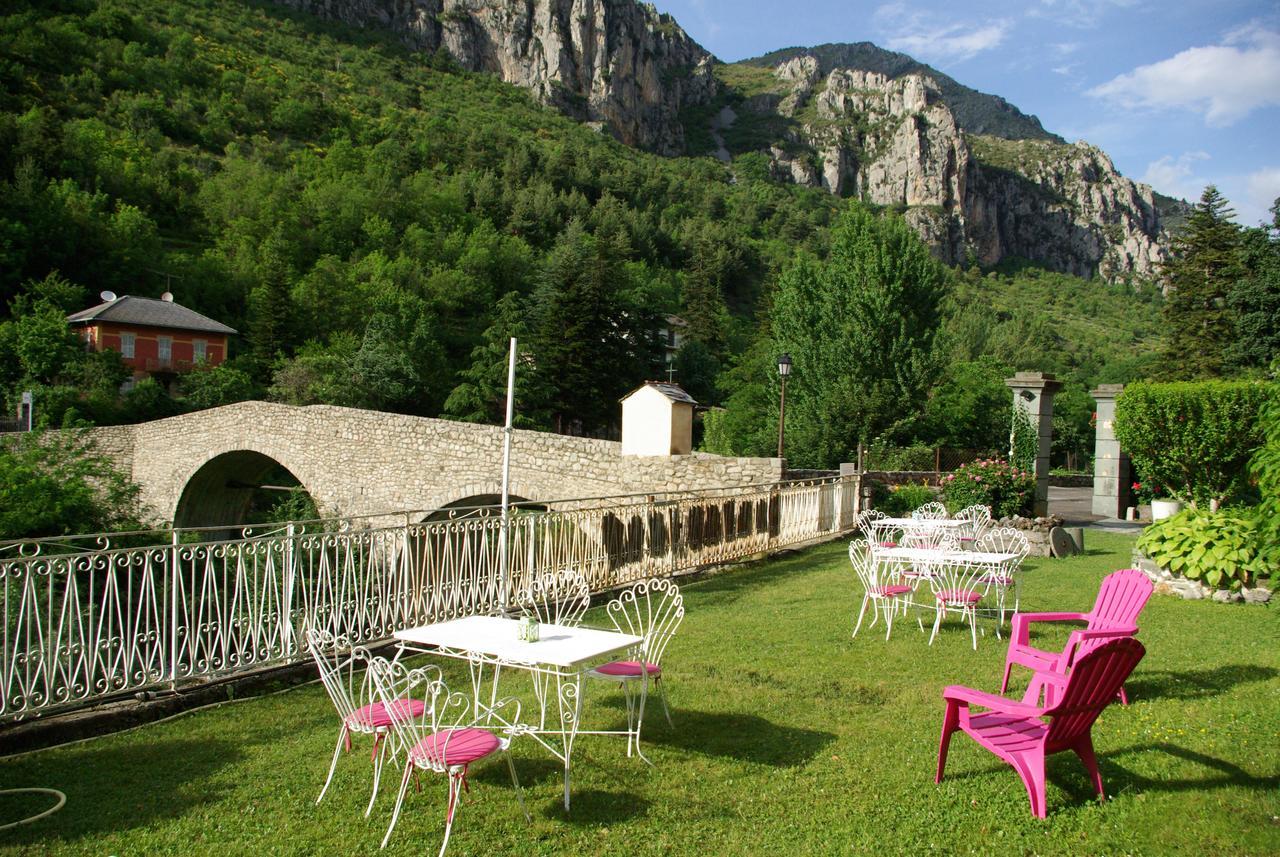 Le Mirval Hotel La Brigue Bagian luar foto